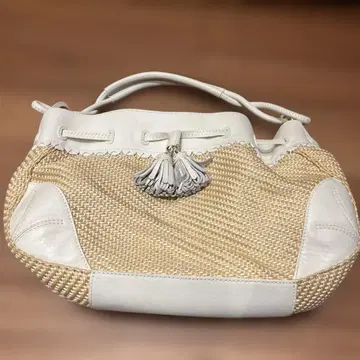 콜한 화이트 스트로우 가죽 핸드백