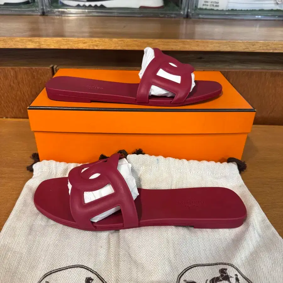 37/240) Hermes Aloha Jelly Slippers