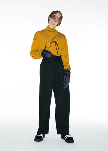 아나키 심볼 머스타드 터틀넥 스웨터