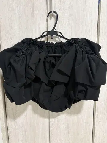 오프숄더 프릴 상의 L 블랙 ZARA