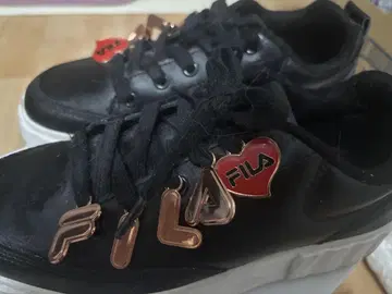 FILA 스니커즈 블랙 통굽 참 포함