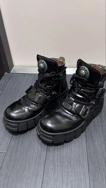 새상품급 New Rock 부츠 블랙 버클 포함 천연 가죽
