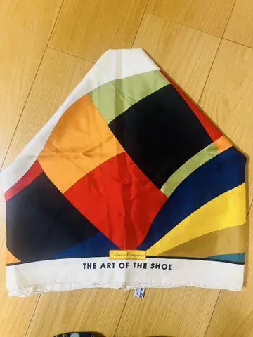 페라가모 THE ART OF THE SHOE 스카프