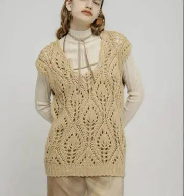 eaphi U NECK LEAF PATTERN KNIT VEST