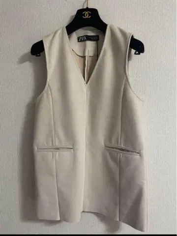ZARA 베이지 슬리브리스 V넥 베스트
