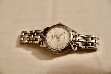 TISSOT 실버 아날로그 시계