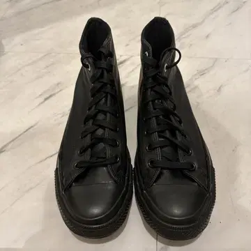 STUTTERHEIM x CONVERSE 블랙 하이컷 스니커즈