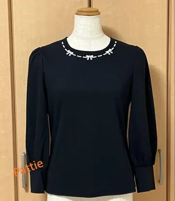 엠즈 그레이시 새상품 프티 리본 자수 티셔츠 40