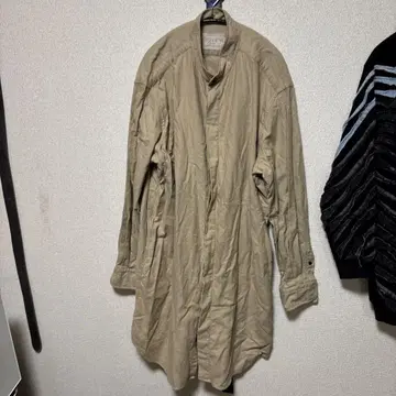 ZIIIN 베이지 노카라 롱 셔츠