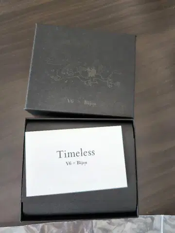 V6 x Bijou Timeless 펄 목걸이