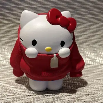 산리오 옷 갈아입는 중 키티