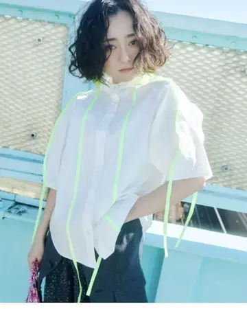히로 Torico 네온 리본 포함 화이트 셔츠