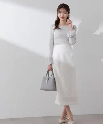 [ 새상품급 ] 프로포션 바디 드레싱 컷 자카드 타이트 스커트