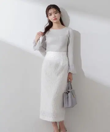 [ 새상품급 ] 프로포션 바디 드레싱 컷 자카드 타이트 스커트