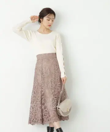 [ 새상품급 ] 프로포션 바디 드레싱*플레어 케미컬 레이스 스커트