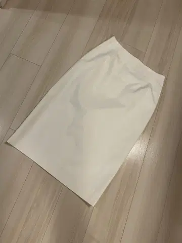 새상품 UNITED ARROWS 화이트 타이트 스커트