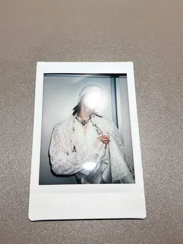 XLOV 루이 폴라로이드