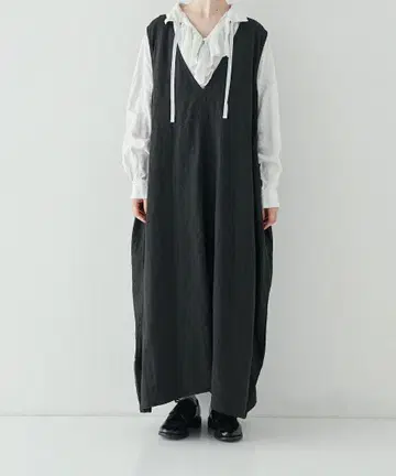 nest Robe 블랙 린넨 백 V넥 원피스