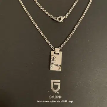GARNI 실버 스퀘어 플레이트 목걸이