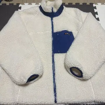 화이트 플리스 자켓 볼륨 슬리브