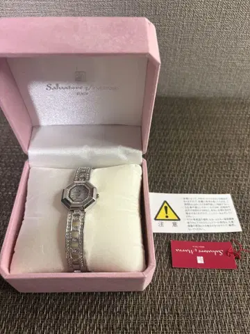 Salvatore Ferragamo 팔각형 손목시계
