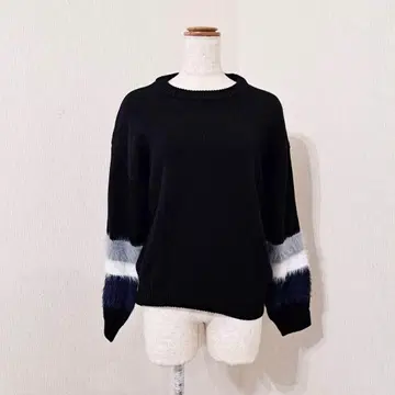 하이픈월드 갤러리 피스 소매 배색 페더 V넥 풀오버 F