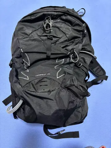 OSPREY TEMPEST 20 블랙 백팩 female