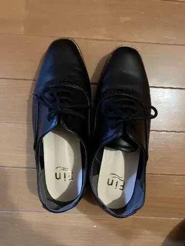 블랙 레이스업 신발