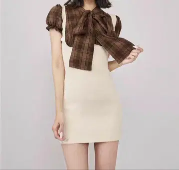 다리치 레이어드라이크 보타이 니트 미니 원피스