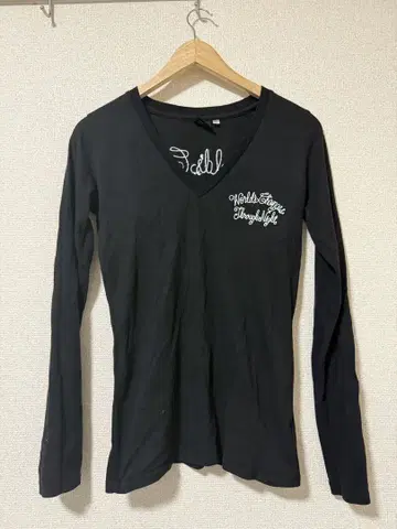 MOUSSY 블랙 V넥 티셔츠 사이즈 1