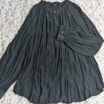 언타이틀 드레이프감 새틴 블라우스 긴팔 셔츠 여유 빅 금장 버튼 플리츠