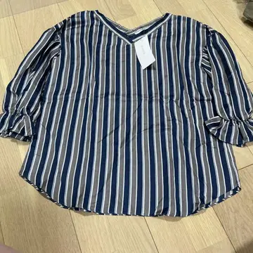언타이틀 다섯 부 소매 블라우스 미사용 새상품