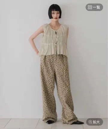 LOWRYS FARM 요류 셔링 슬리브리스 아이보리