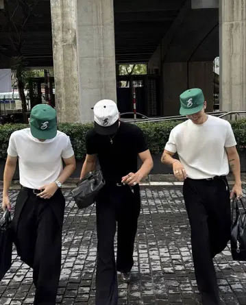그린 자수 로고 캡