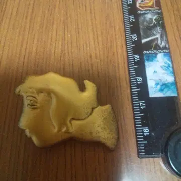 INSIGHT 골드 얼굴 디자인 브로치