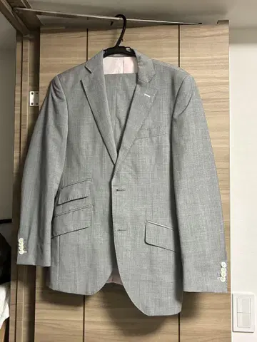 그레이 비즈니스 정장 2개 버튼