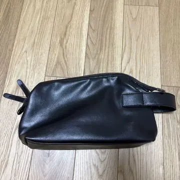 블랙 가죽 클러치백