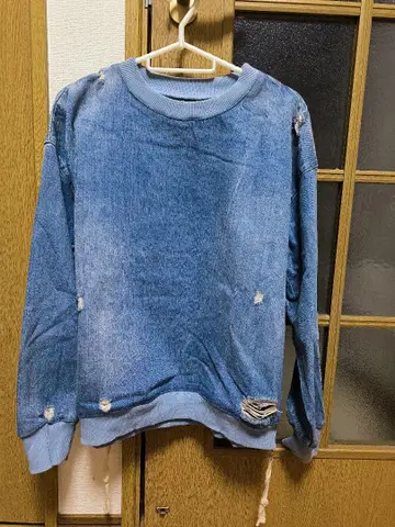 데님 블루 긴팔 티셔츠 데미지 가공