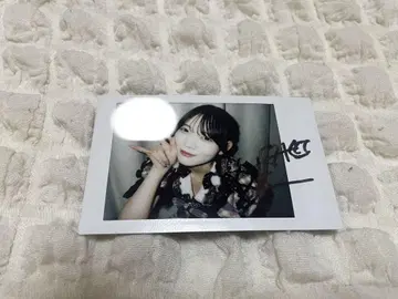 마나베 나기사 CUTIE STREET 사인 포함 체크 의상 폴라로이드