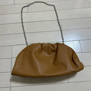 브라운 숄더백