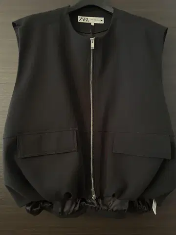 [ 미사용 새상품 ] ZARA 블랙 베스트