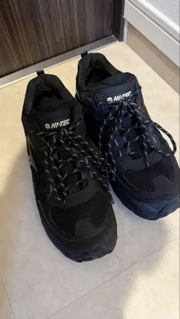 HI-TEC 블랙 스니커즈 27cm