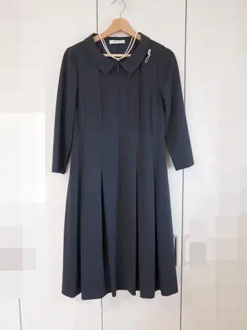 새상품급 네미카 레리안 숄카라의 고급스러운 원피스 네이비 11호