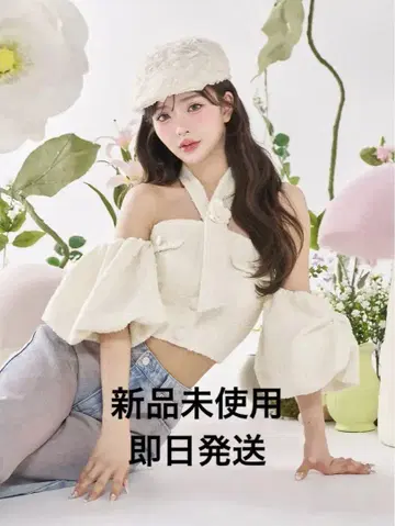 다리치 홀터넥 오프숄더 트위드 상의 화이트