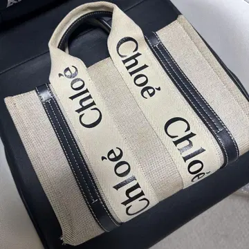 끌로에 우디 스몰 토트백 블랙