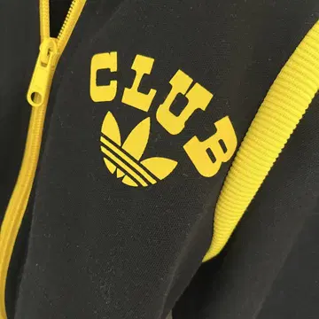 가격 인하! adidas CLUB 집업 자켓 블랙/옐로우 컬러