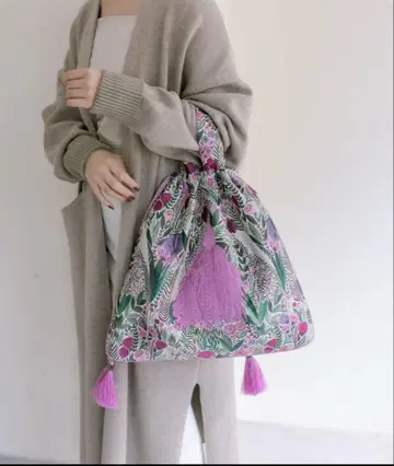 완판 색상 이아 파피요네 경량 A4 사이즈 대응 태슬 자수 복조리 백