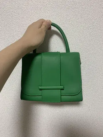 그린 박스형 핸드백