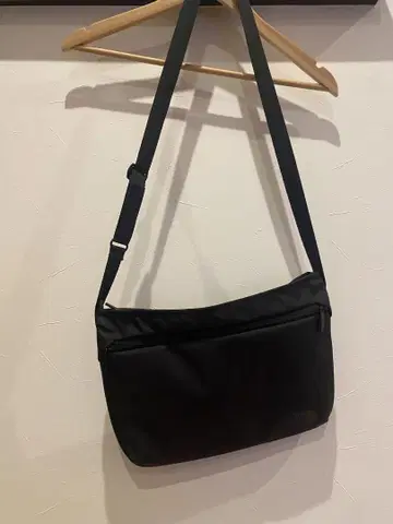 THE NORTH FACE 블랙 숄더백