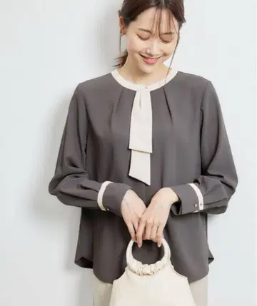 새상품급 로페피크닉 조젯 배색 보타이풍 블라우스 S